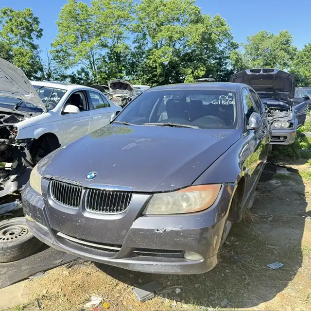 2006 BMW 3 Series 330i's photo
