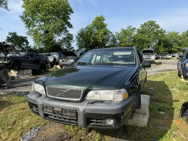 1999 Volvo V70's photo
