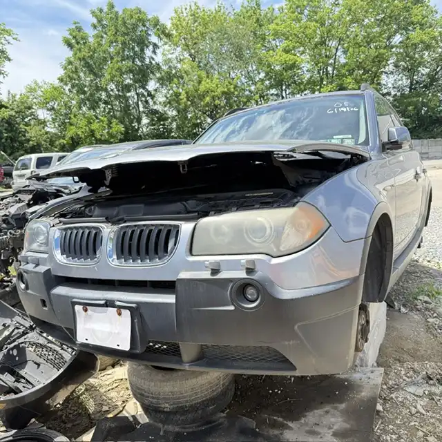 2005 BMW X3 3.0i's photo