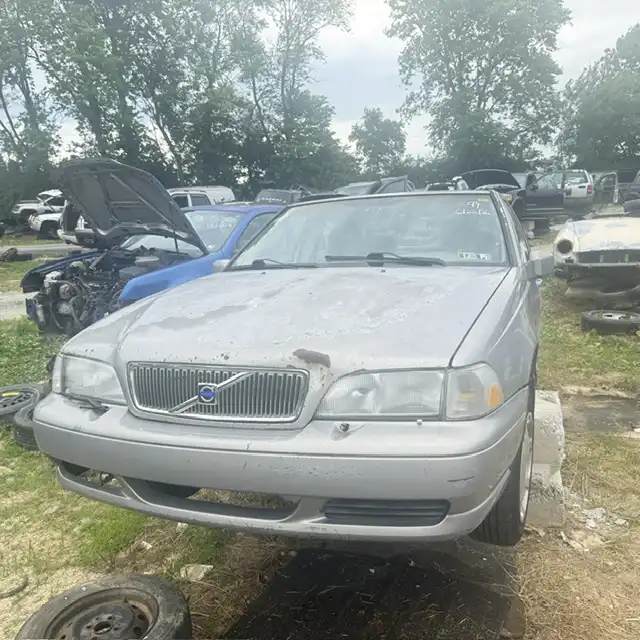 1999 Volvo S70 GLT's photo