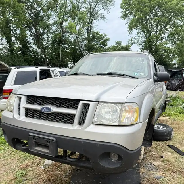 2003 Ford Explorer XLS Auto 4X4's photo