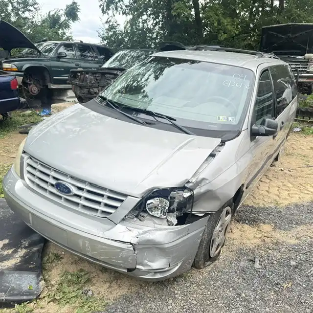 2004 Ford Freestar SE's photo