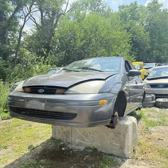 2003 Ford Focus ZX5's photo