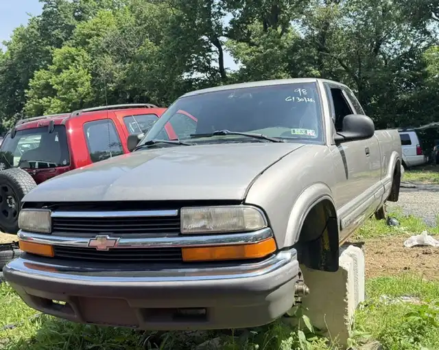 1998 Chevrolet S10 LS XC SPORTSIDE's photo