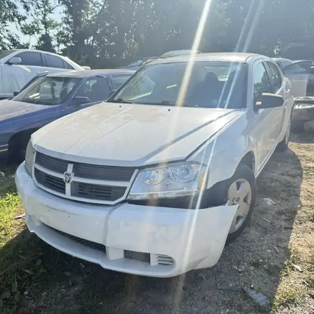 2008 Dodge Avenger SE's photo