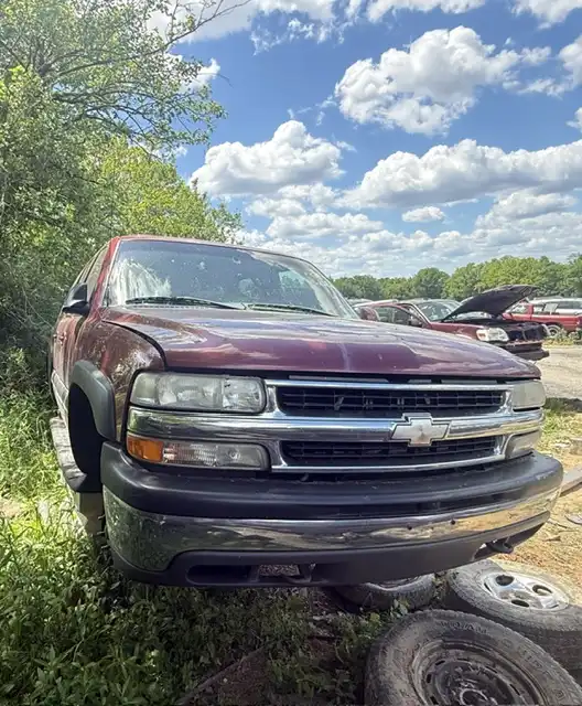 2001 Chevrolet Suburban 4WD 1500 Series's photo