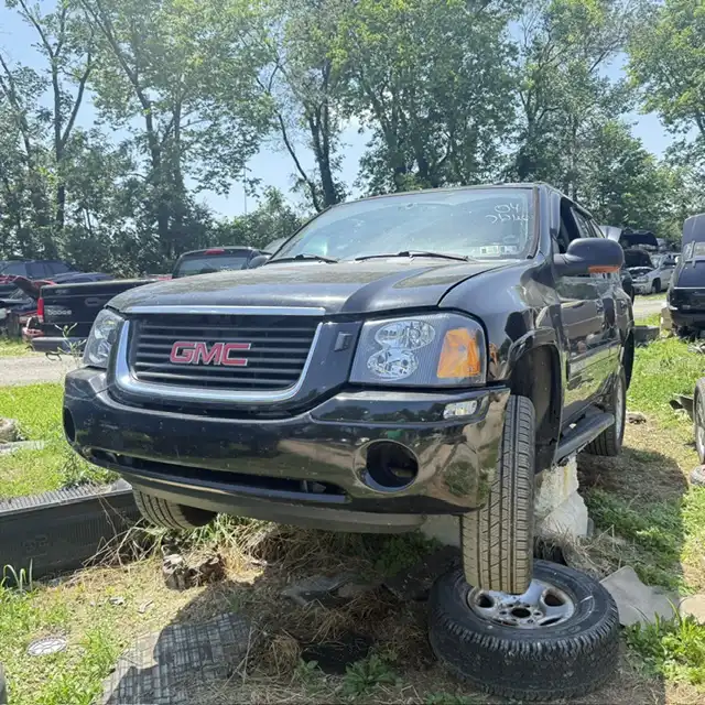 2004 GMC Envoy 4WD SLT's photo