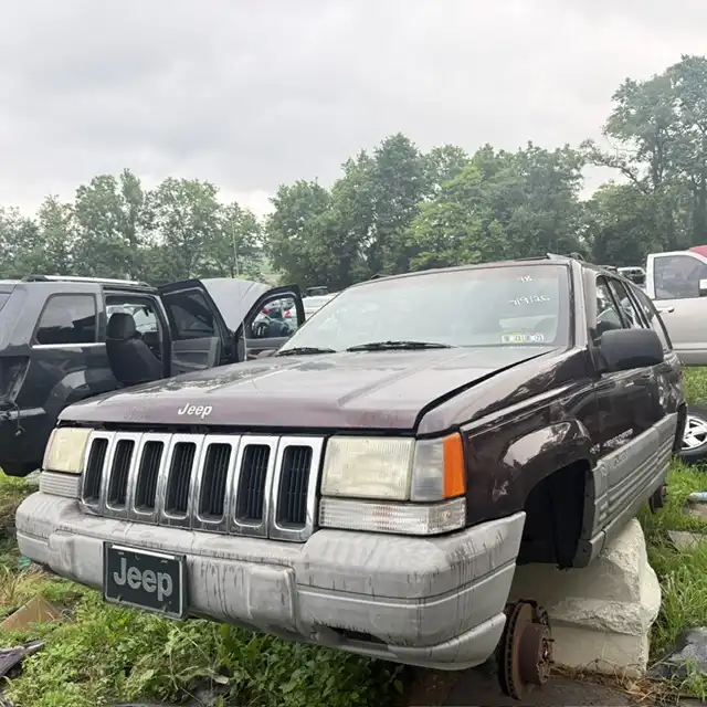 1998 Jeep Grand Cherokee LAREDO 4WD's photo