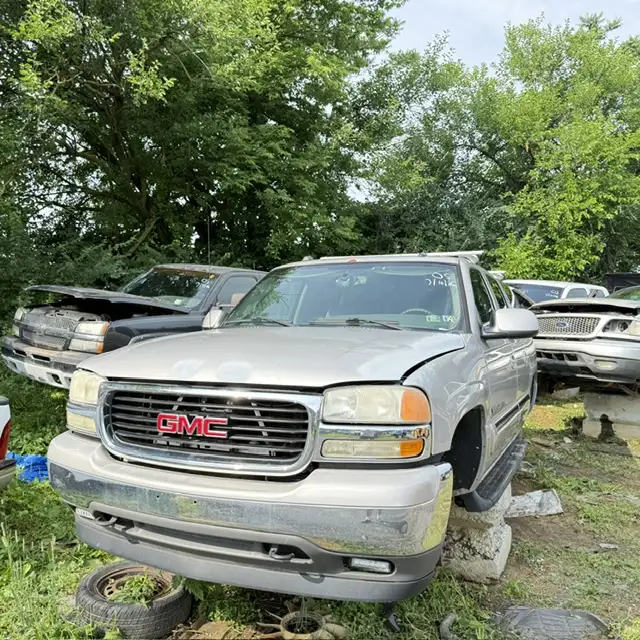 2005 GMC Yukon 4WD 1/2 Ton SLE's photo