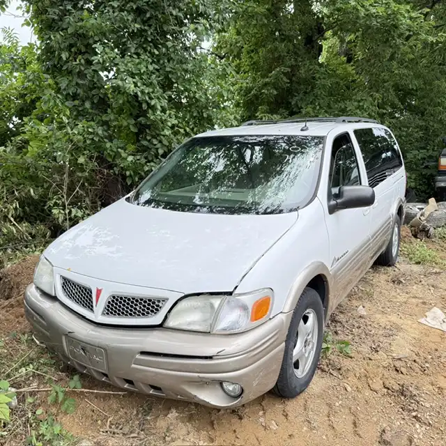 2002 Pontiac Montana Extended Wheelbase 1SA's photo