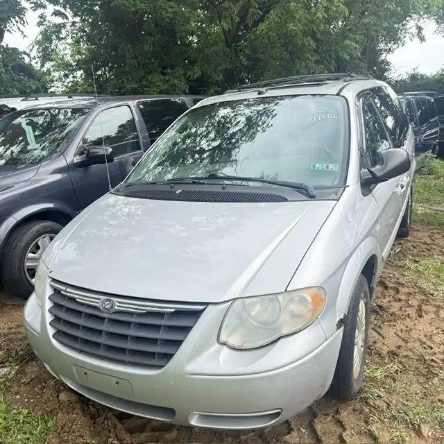 2005 Chrysler Town & Country Touring LWB's photo