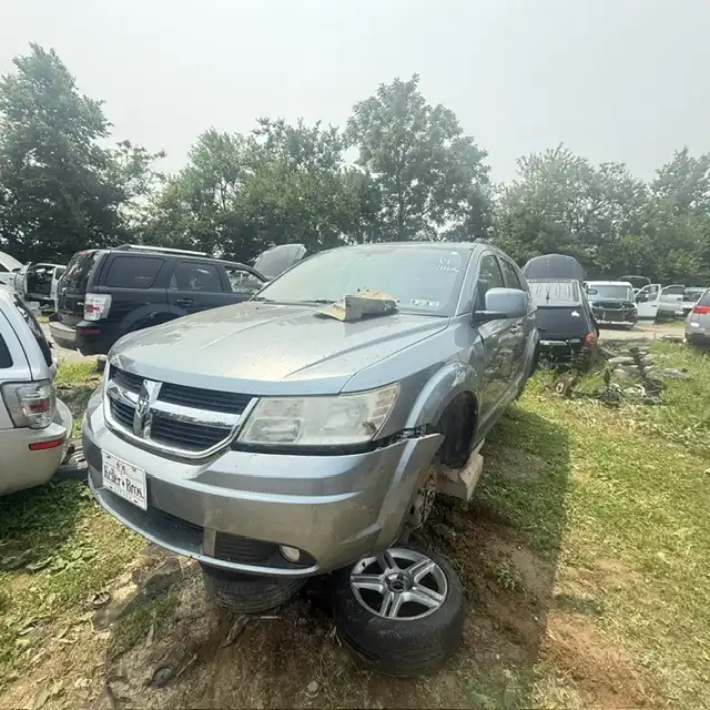 2010 Dodge Journey SXT FWD's photo