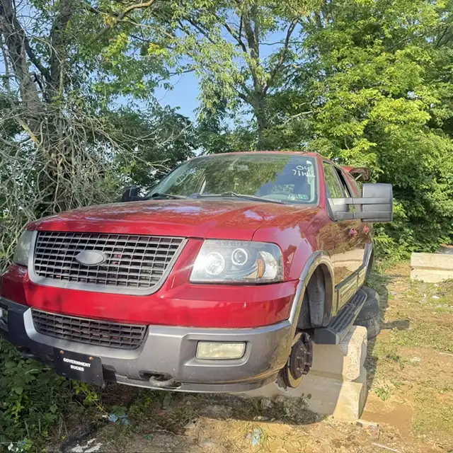 2004 Ford Expedition's photo