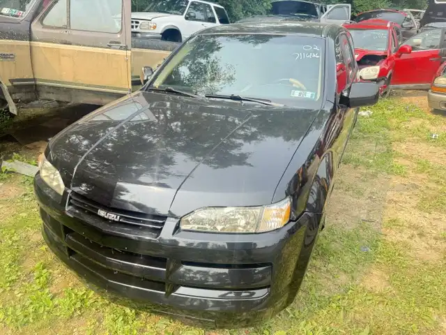 2002 Isuzu Axiom XS 4WD's photo