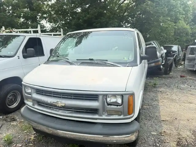 2000 Chevrolet Express 2500's photo