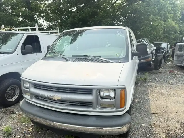 2000 Chevrolet Express 2500's photo