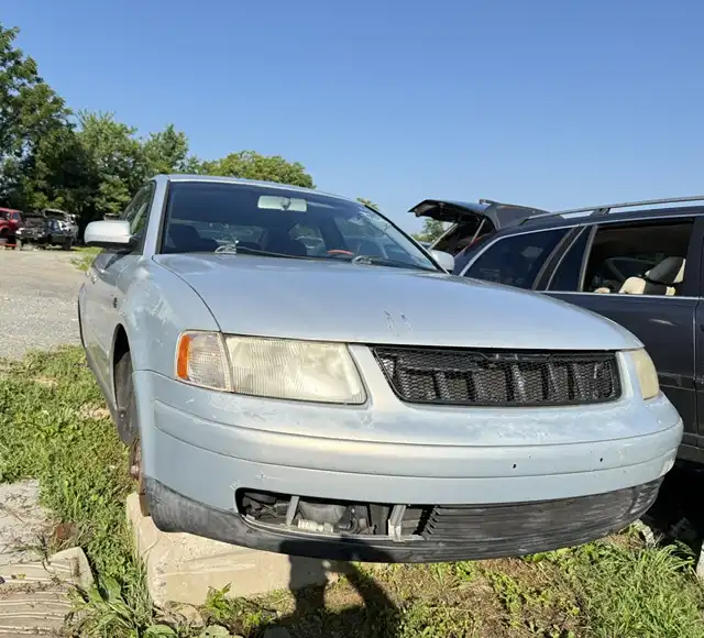 2001 Volkswagen Passat GLS 5AT's photo