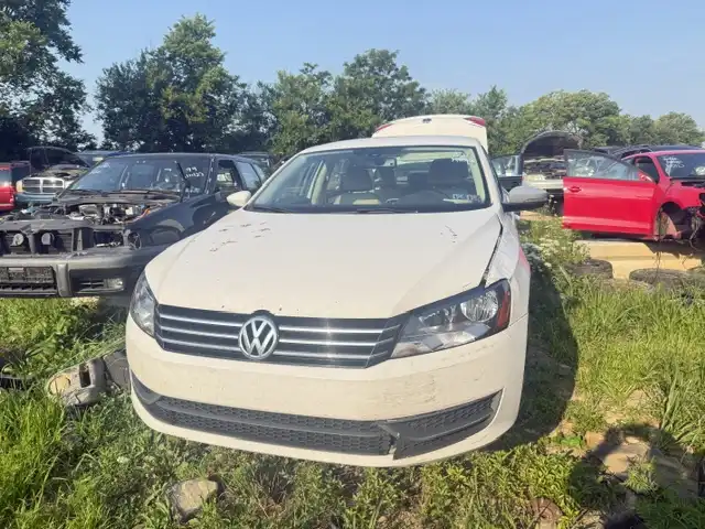 2012 Volkswagen Passat SE AUTO's photo