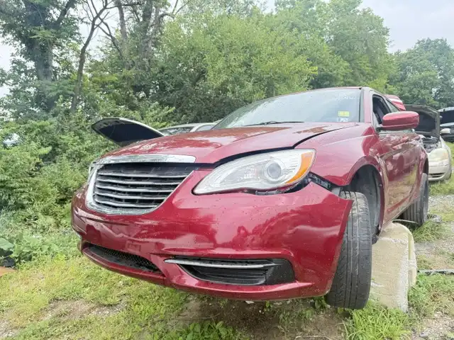 2013 Chrysler 200 LX's photo