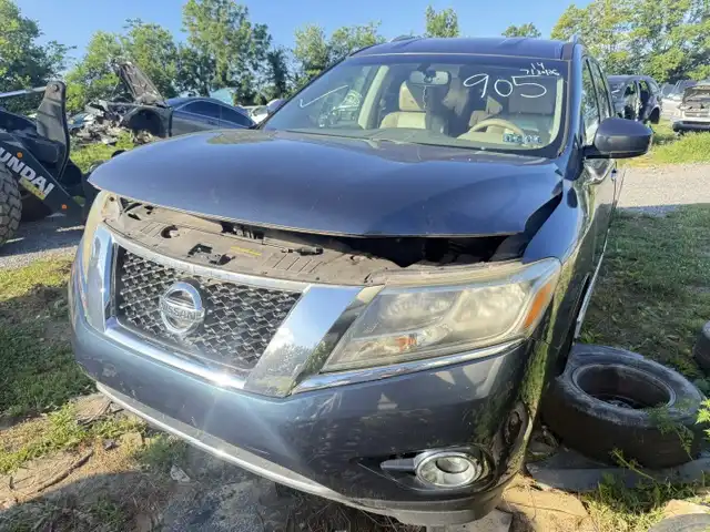 2014 Nissan Pathfinder SL 4WD's photo