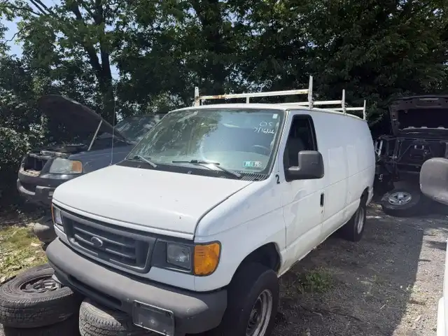 2005 Ford E-Series E-250 Van's photo