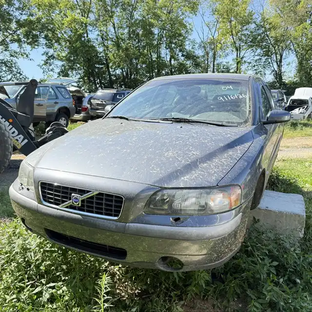 2004 Volvo S60 2.5T AWD Auto's photo