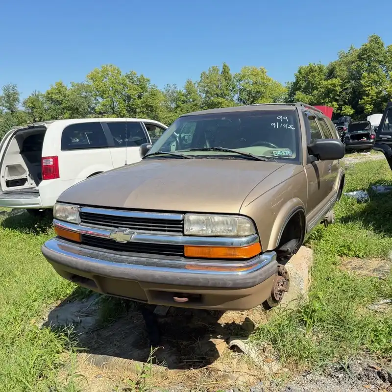 1999 Chevrolet Blazer Trailblazer 4WD's photo