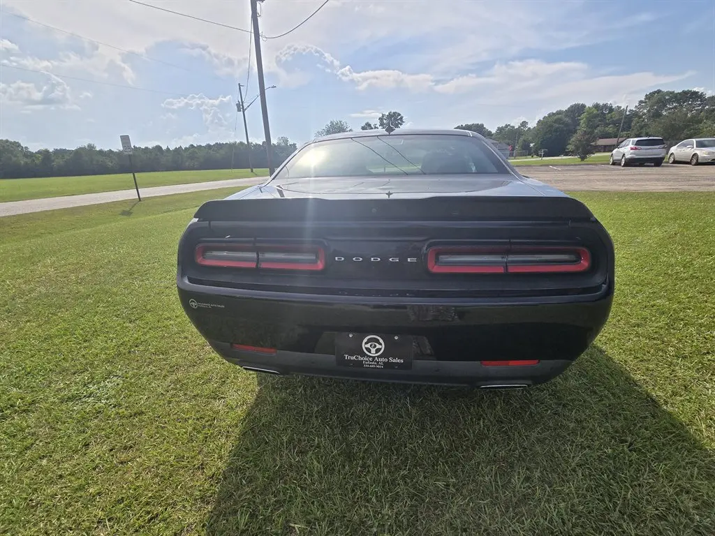 2015 Dodge Challenger SXT Plus photo 3