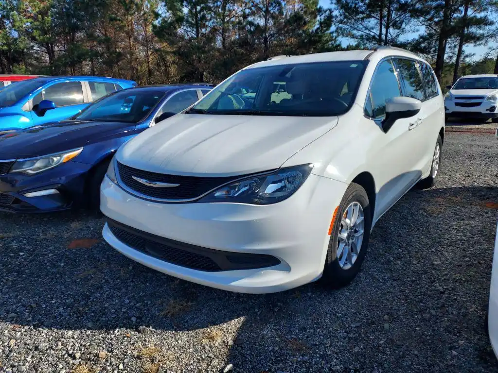 2021 Chrysler Voyager LXI's photo