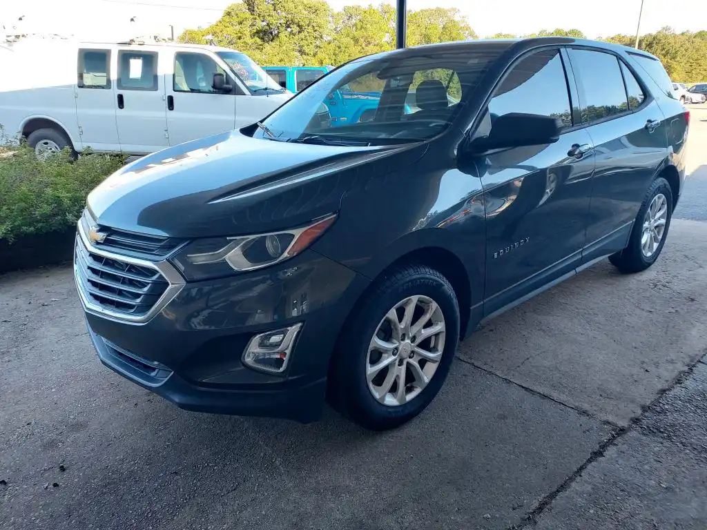 2019 Chevrolet Equinox LS's photo