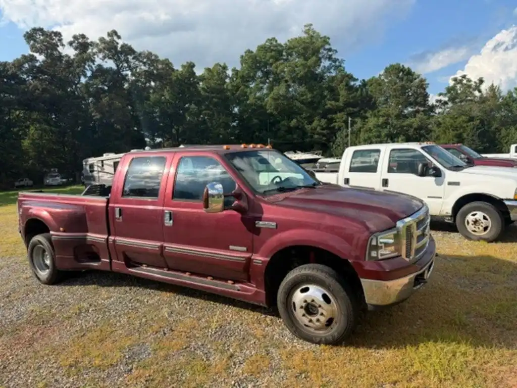 2006 Ford F-350 XLT 4WD Crew Cab DRW SWB's photo