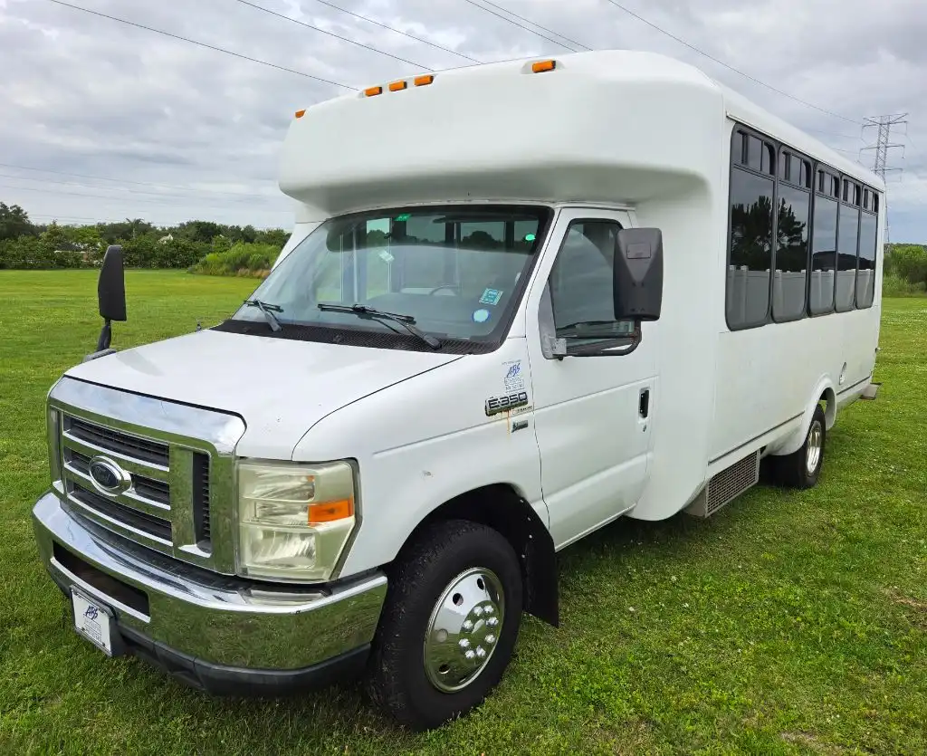 2012 Ford E-Series's photo