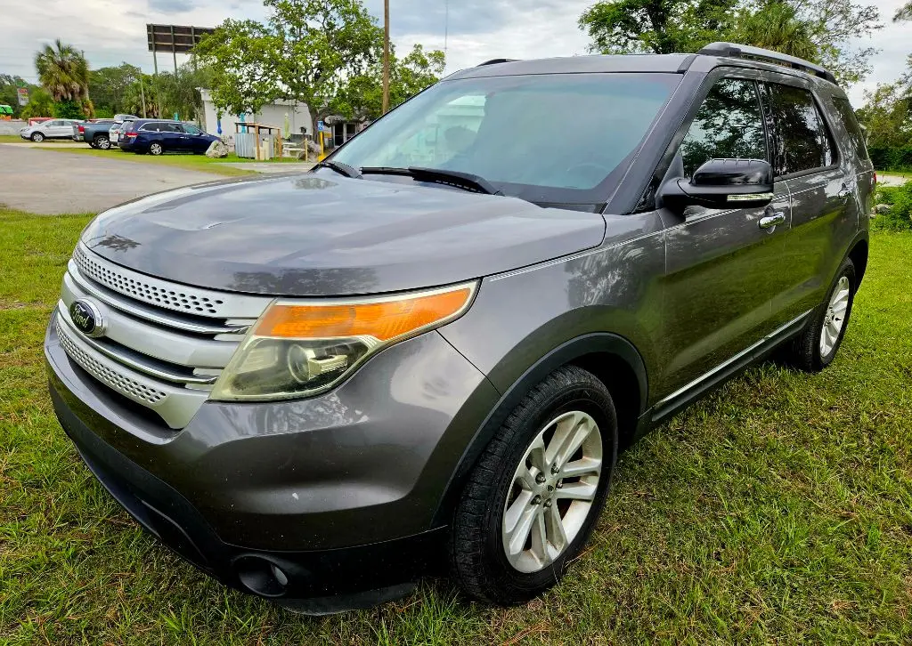 2013 Ford Explorer XLT photo 3