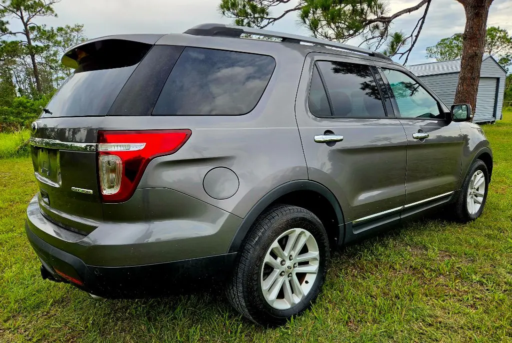 2013 Ford Explorer XLT photo 4