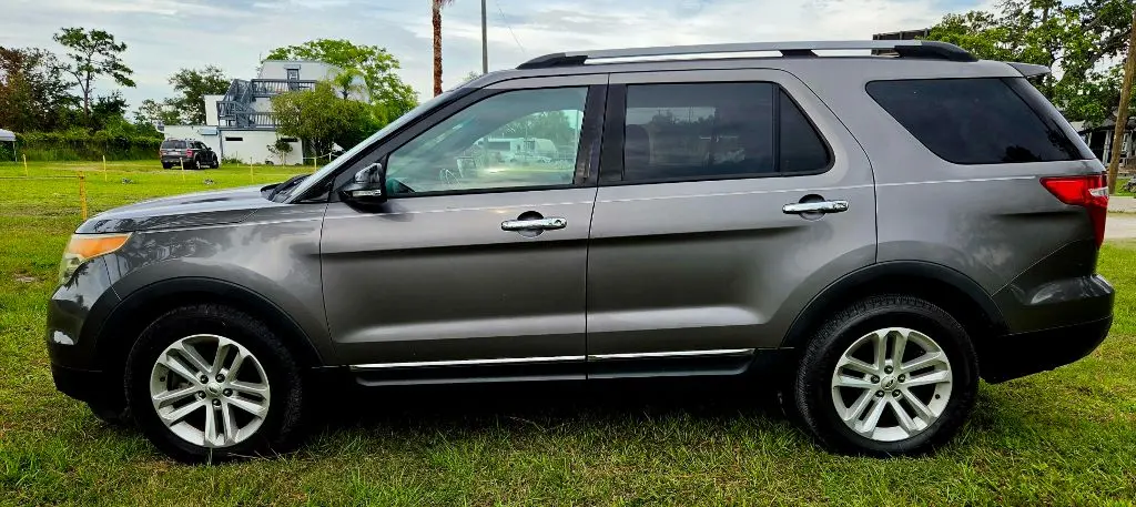 2013 Ford Explorer XLT photo 5
