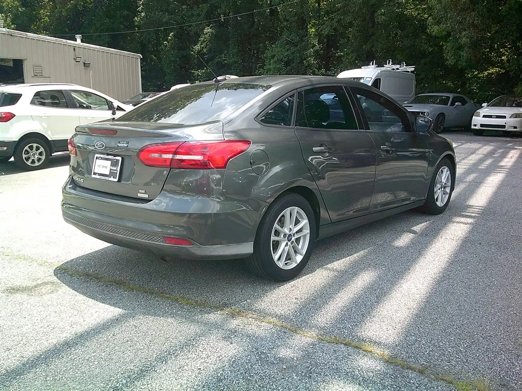 2018 Ford Focus Sedan SE photo 4