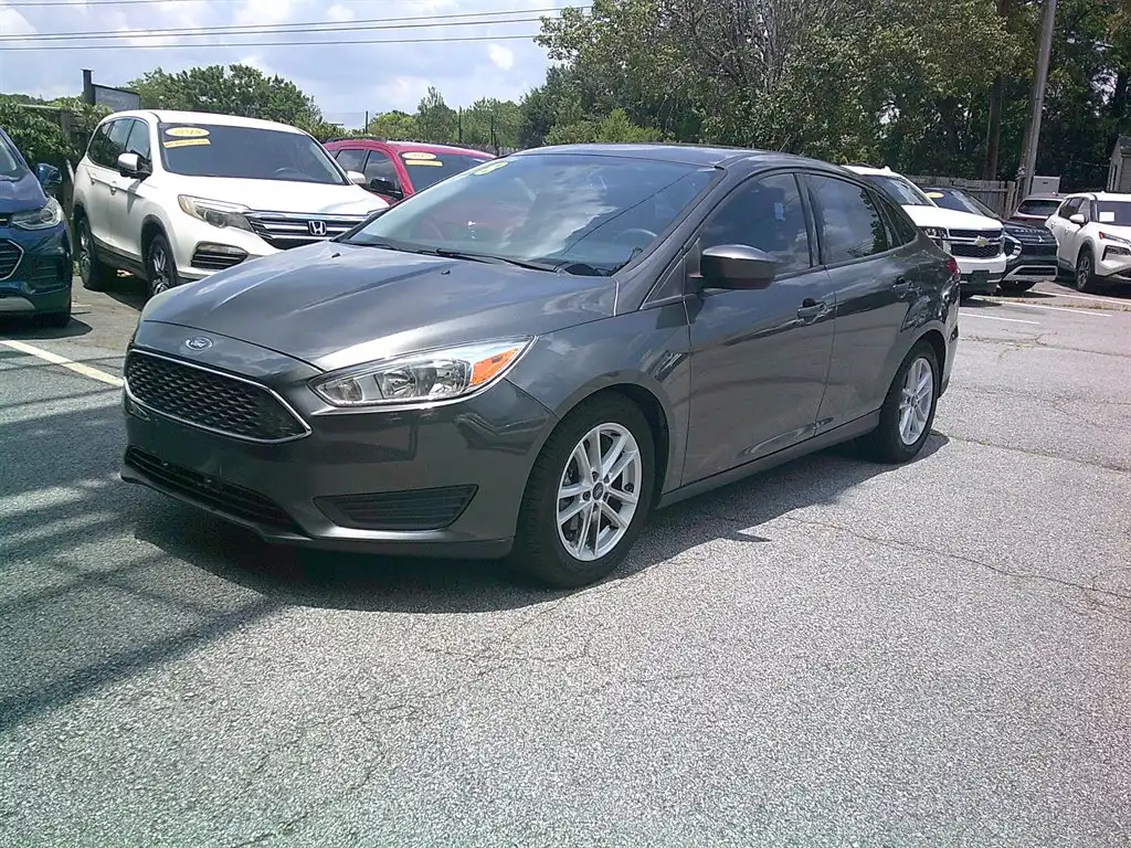 2018 Ford Focus Sedan SE's photo