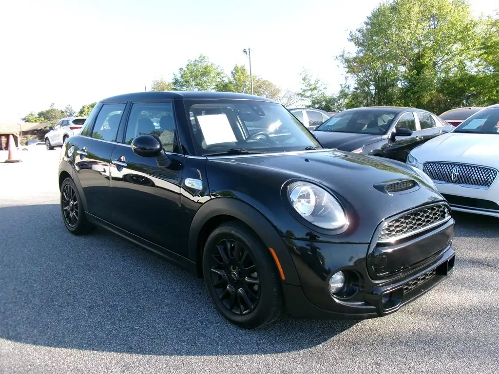 2019 MINI Hardtop Cooper S Signature's photo