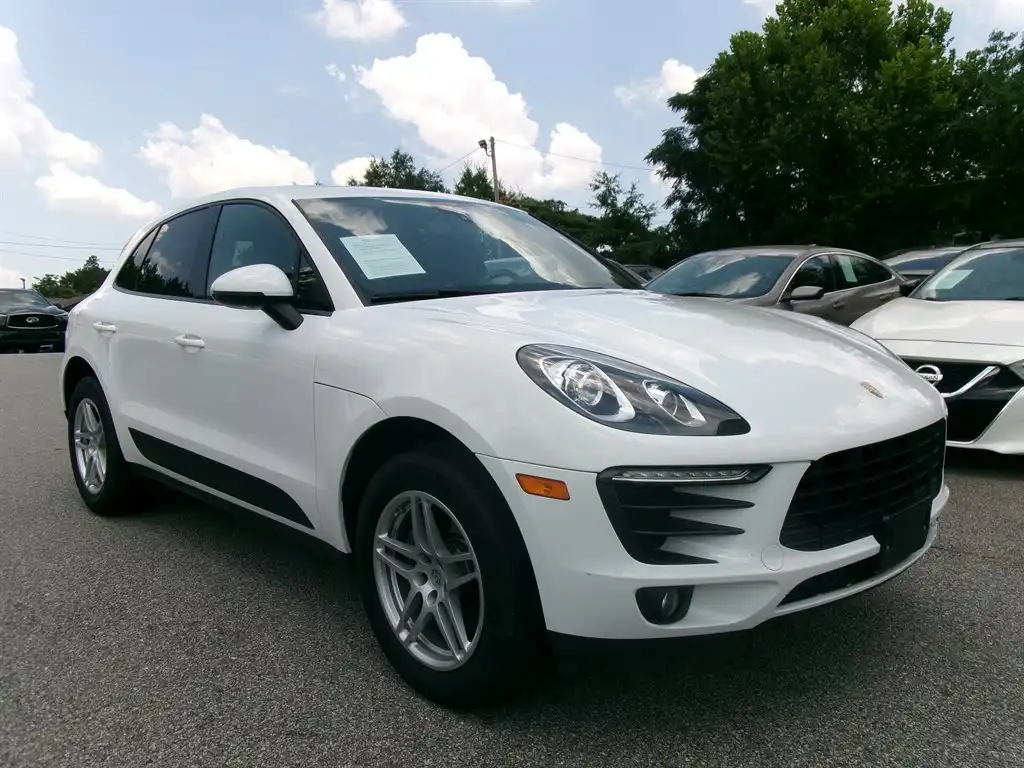 2018 Porsche Macan Base's photo