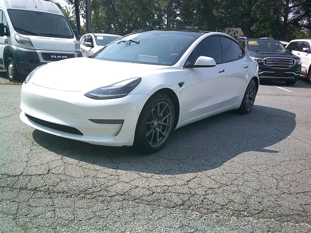 2021 Tesla Model 3 Standard Range Plus's photo
