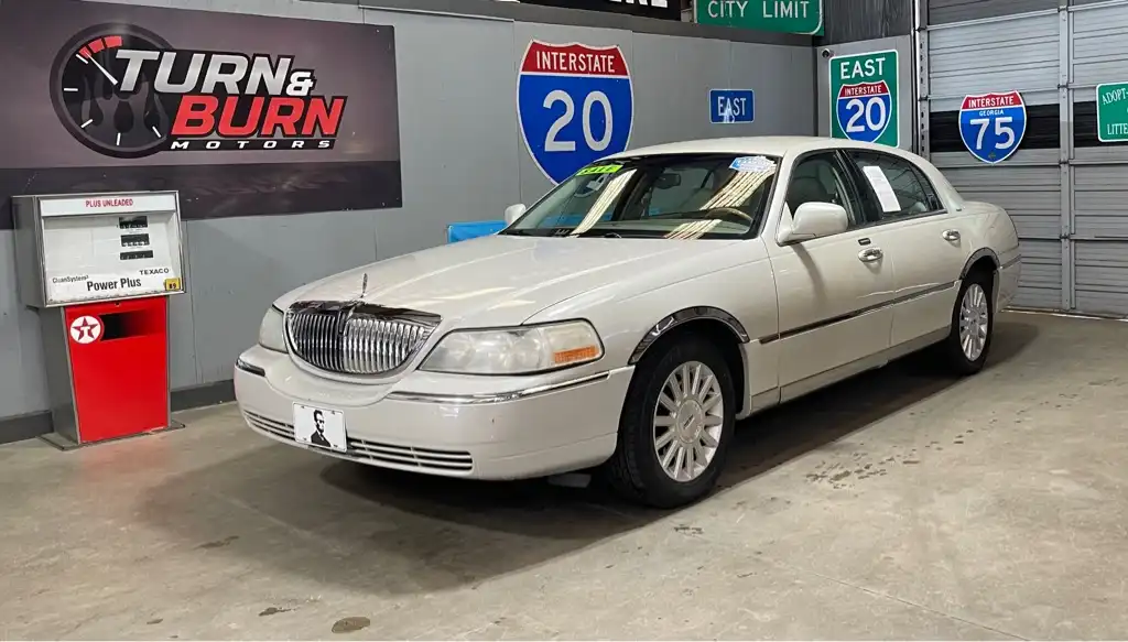 2004 Lincoln Town Car Ultimate's photo