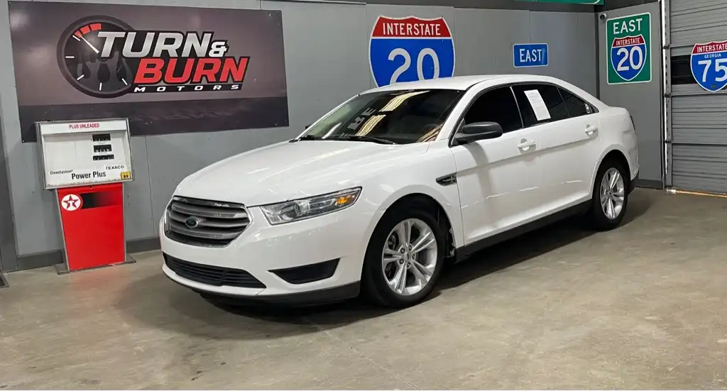 2015 Ford Taurus SE FWD's photo
