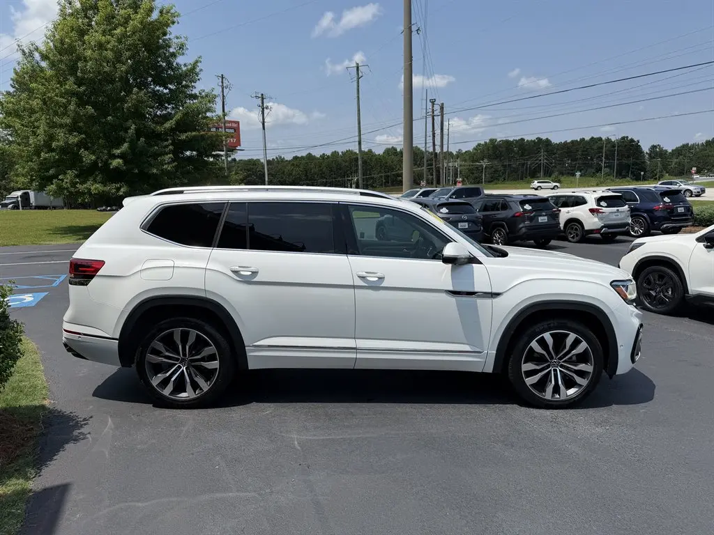 2023 Volkswagen Atlas 3.6L SEL Premium R-Line 4MOTION photo 4
