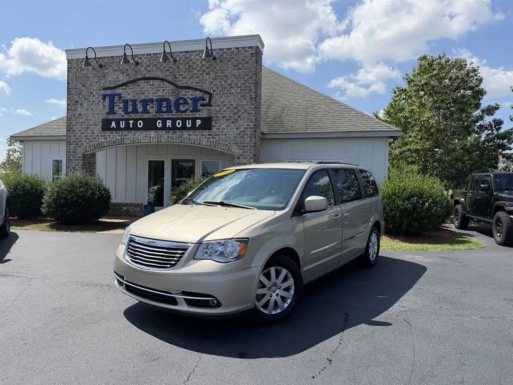 2014 Chrysler Town & Country Touring's photo