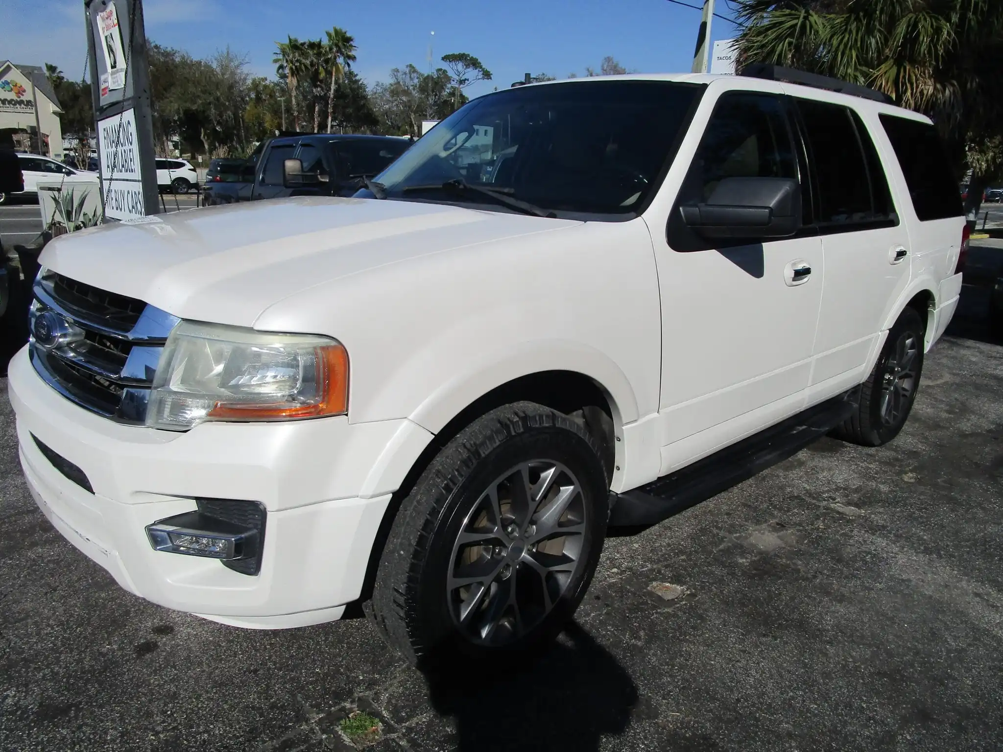2016 Ford Expedition XLT's photo