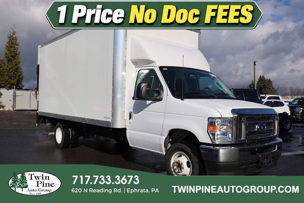 2025 Ford E-Series DRW E-450 Super Duty 176 in WB's photo