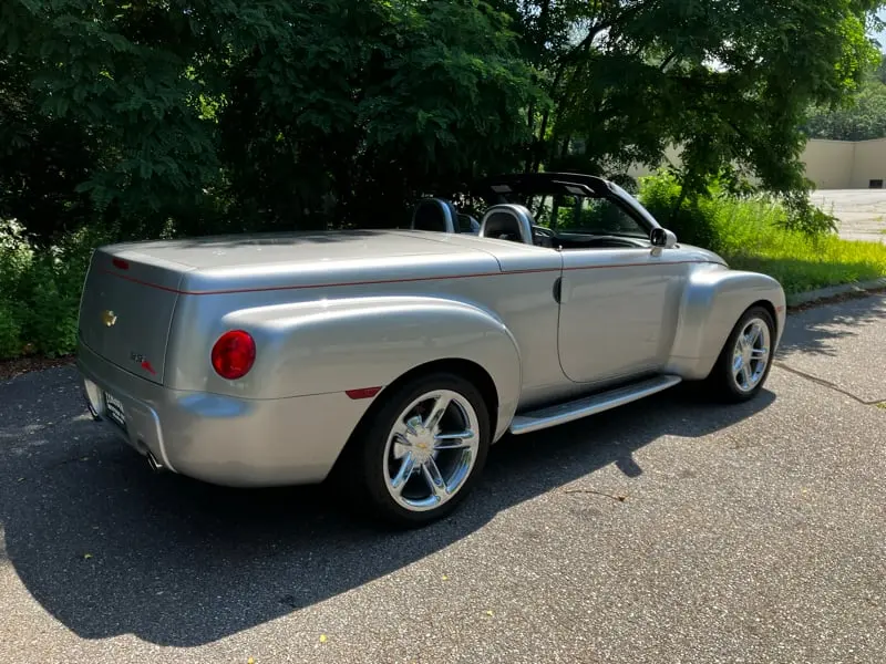 2005 Chevrolet SSR LS photo 3