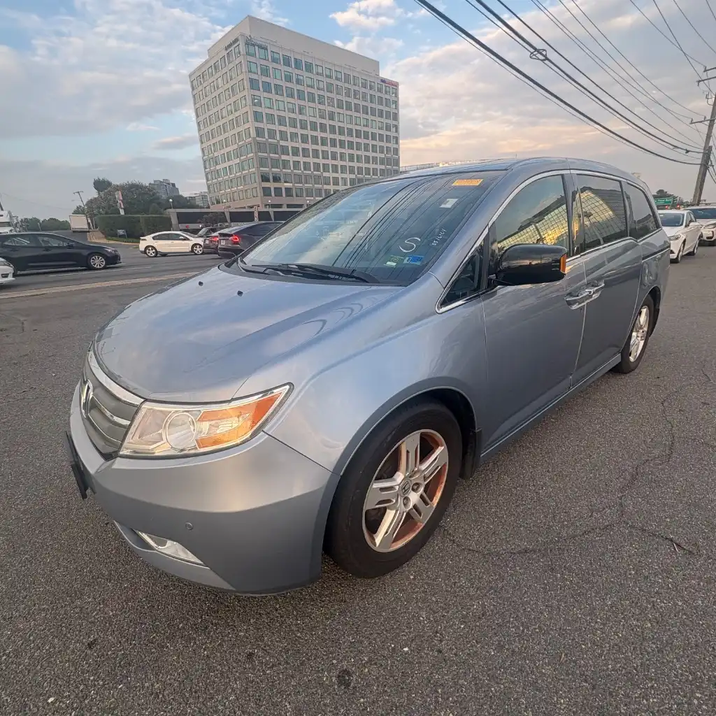 2012 Honda Odyssey Touring's photo