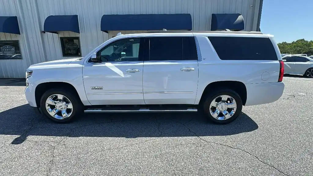 2019 Chevrolet Suburban 2WD 1500 LT's photo