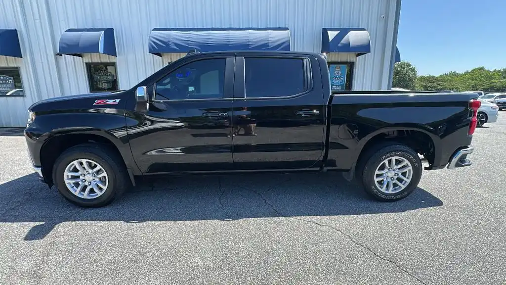 2022 Chevrolet Silverado 1500 LT 4X4 Crew Cab Short Box's photo